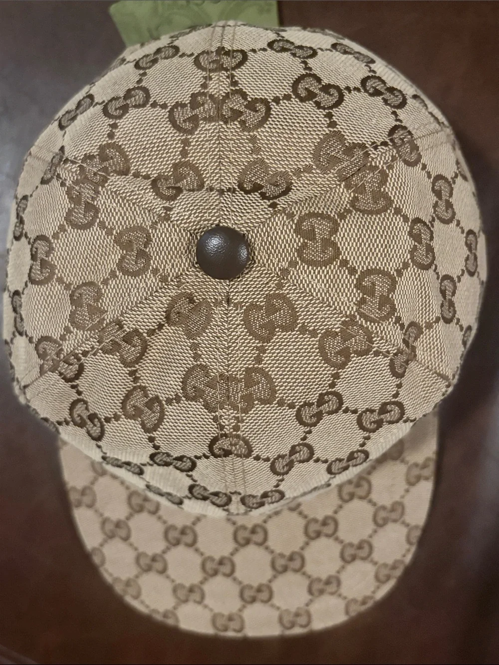 Gucci **unisex equally